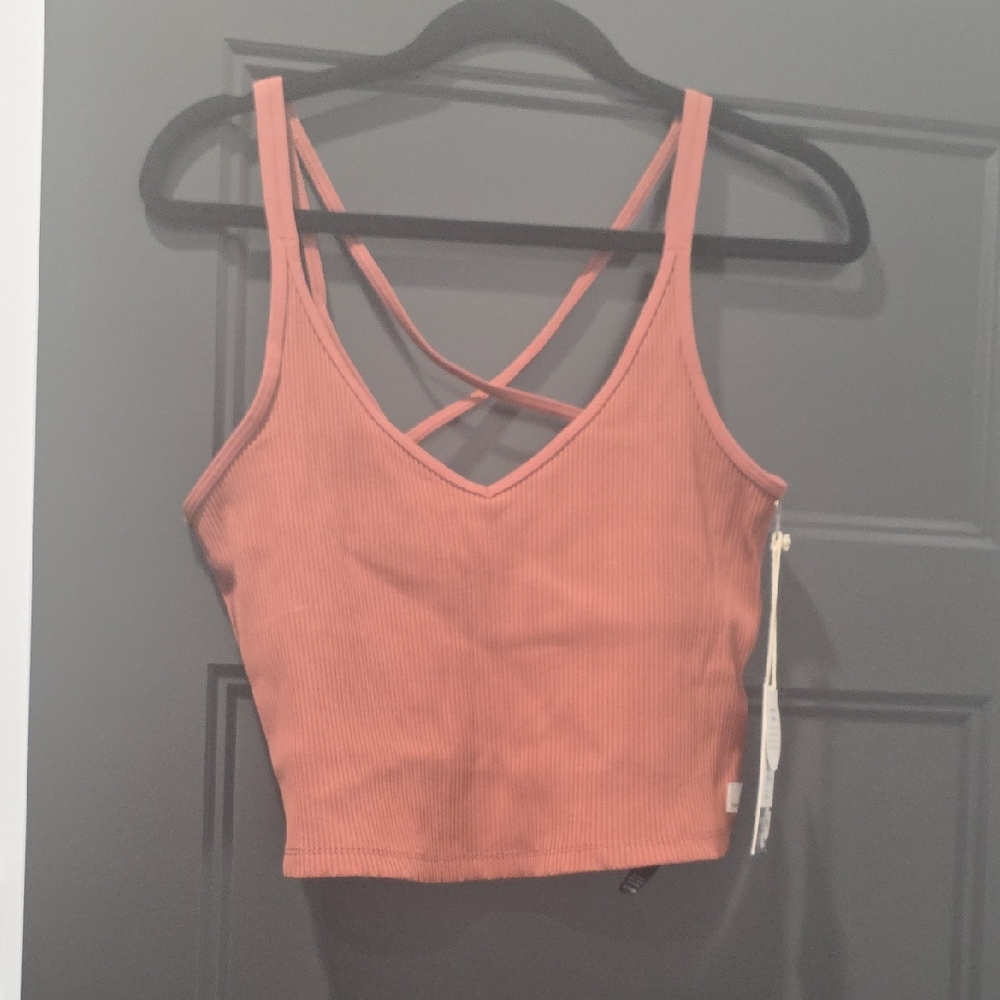 Vuori Coral Ribbed Crop Top